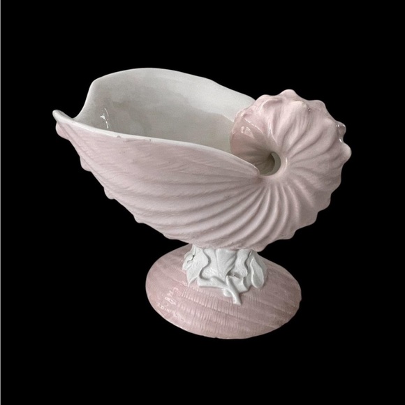 Other - VINTAGE ITALIAN MAJOLICA SEA SHELL PINK & WHITE VASE 7 1/2" X 7" X 4 3/4" ITALY